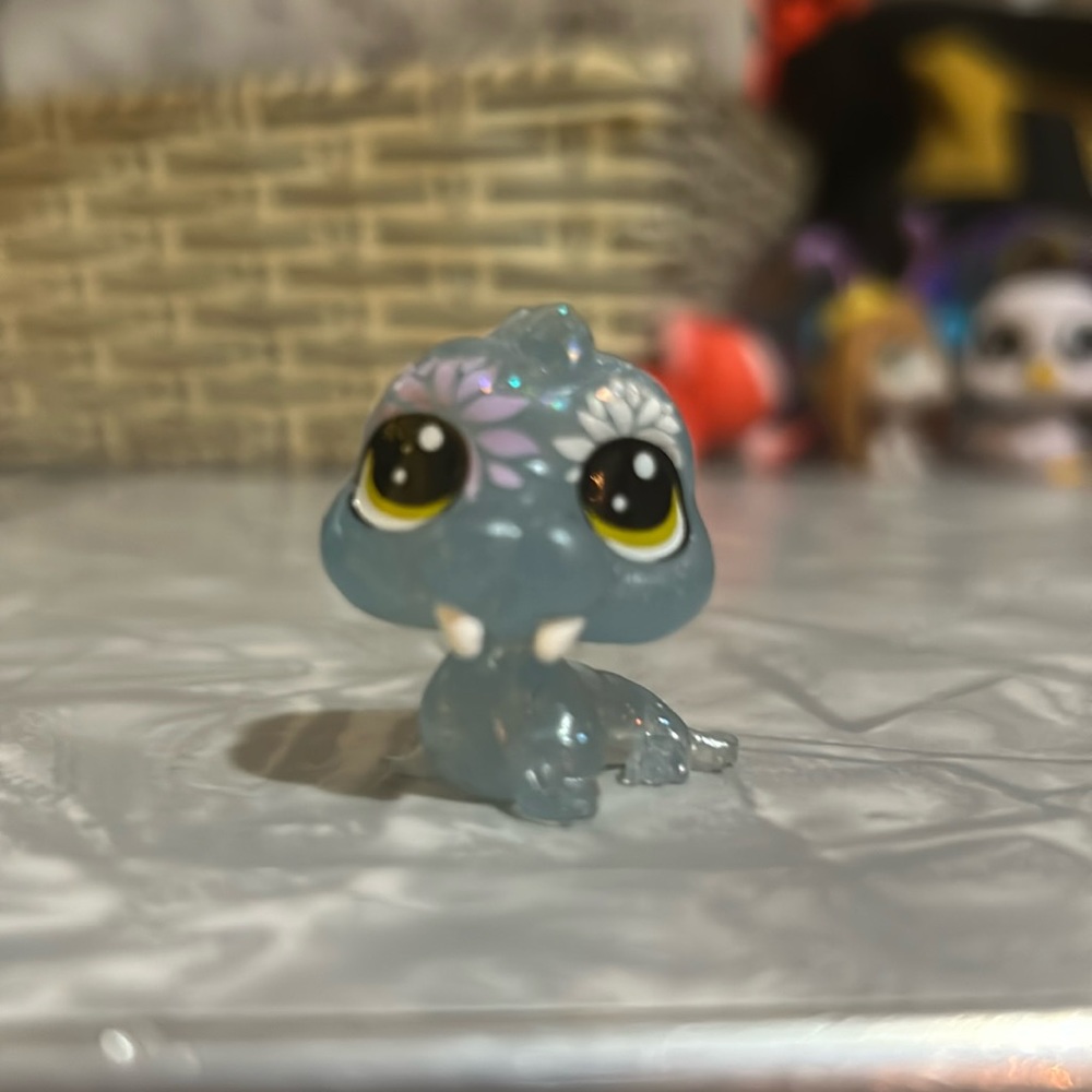 Littlest Pet Shop clear sparkly walrus